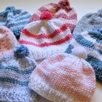 Free Knitting Pattern - Quick Knit Newborn Baby Hat. Easy for beginners too!