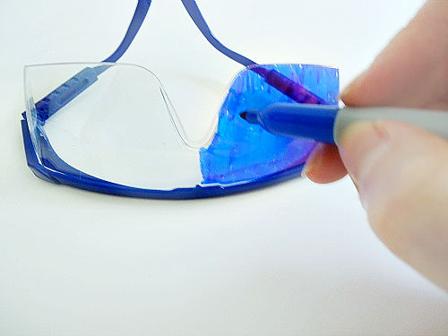 making homemade 3D glasses