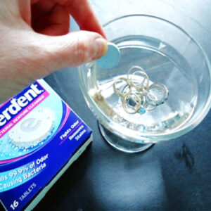 cleaning jewelry with a denture tablet