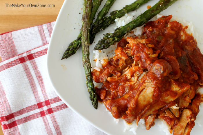 Chicken cacciatore with asparagus on a plate