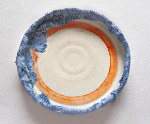 covering a jar lid with fabric