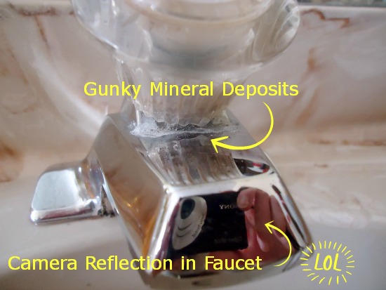 How to remove mineral deposits on a faucet using vinegar