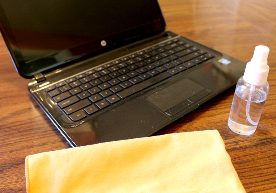 How to clean a laptop or a smartphone