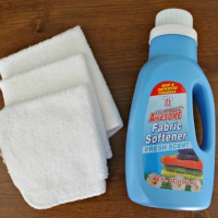 Make your own anti-static dryer sheets - DIY dryer sheets are cheap and easy, and they work great too!