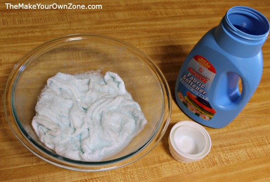 Make your own anti-static dryer sheets - DIY dryer sheets are cheap and easy, and the work great too!