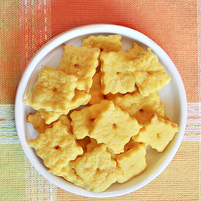 a bowl of homemade cheezit crackers
