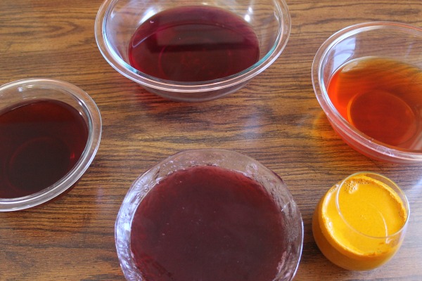 Make your own natural Easter egg dyes using these natural ingredients