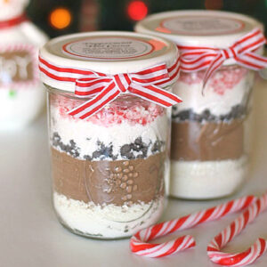 layered jars of peppermint hot cocoa mix
