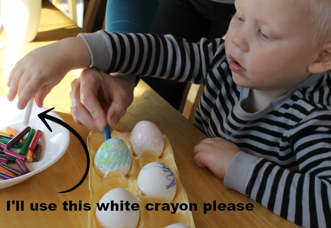 How to color Easter eggs with crayons - A fun way to decorate eggs with ordinary coloring crayons!