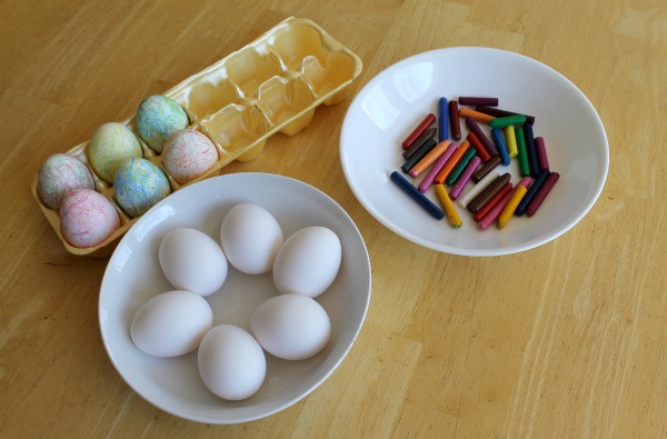 How to color Easter eggs with crayons - A fun way to decorate eggs with ordinary coloring crayons!