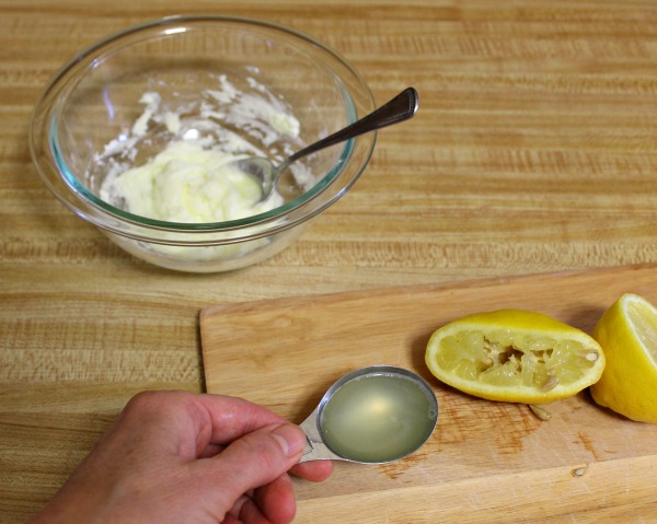 Homemade lemon soft scrub - It's easy to make your own!