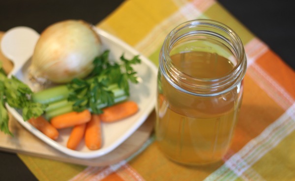 How to make your own vegetable stock - An easy recipe to make homemade low sodium vegetable broth