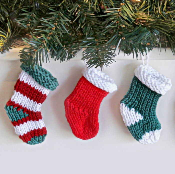 knitting pattern for tiny Christmas stockings