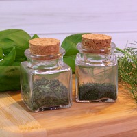 How to dry herbs in the microwave