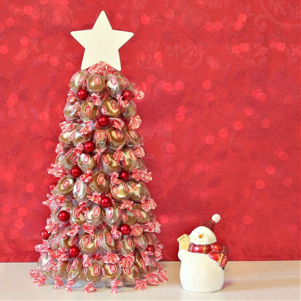 A christmas tree made with caramel candies