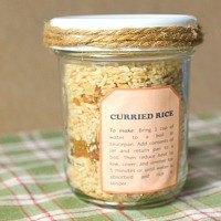 How to make a layered jar mix for curried rice for quick and simple gift giving