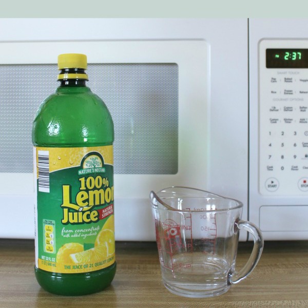 Using lemon juice to clean a microwave