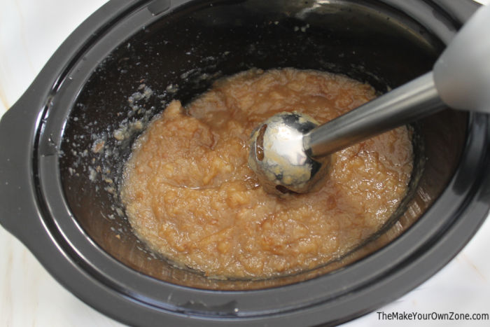 Using an immersion blender to make homemade crockpot applesauce